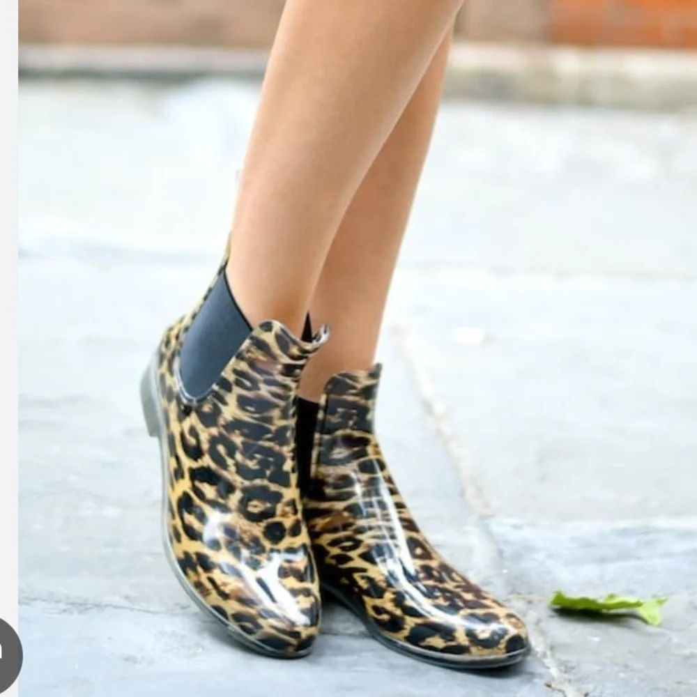J Crew Leopard Chelsea Rain Boot Size 7 Excellent Condition - Picture 1 of 5